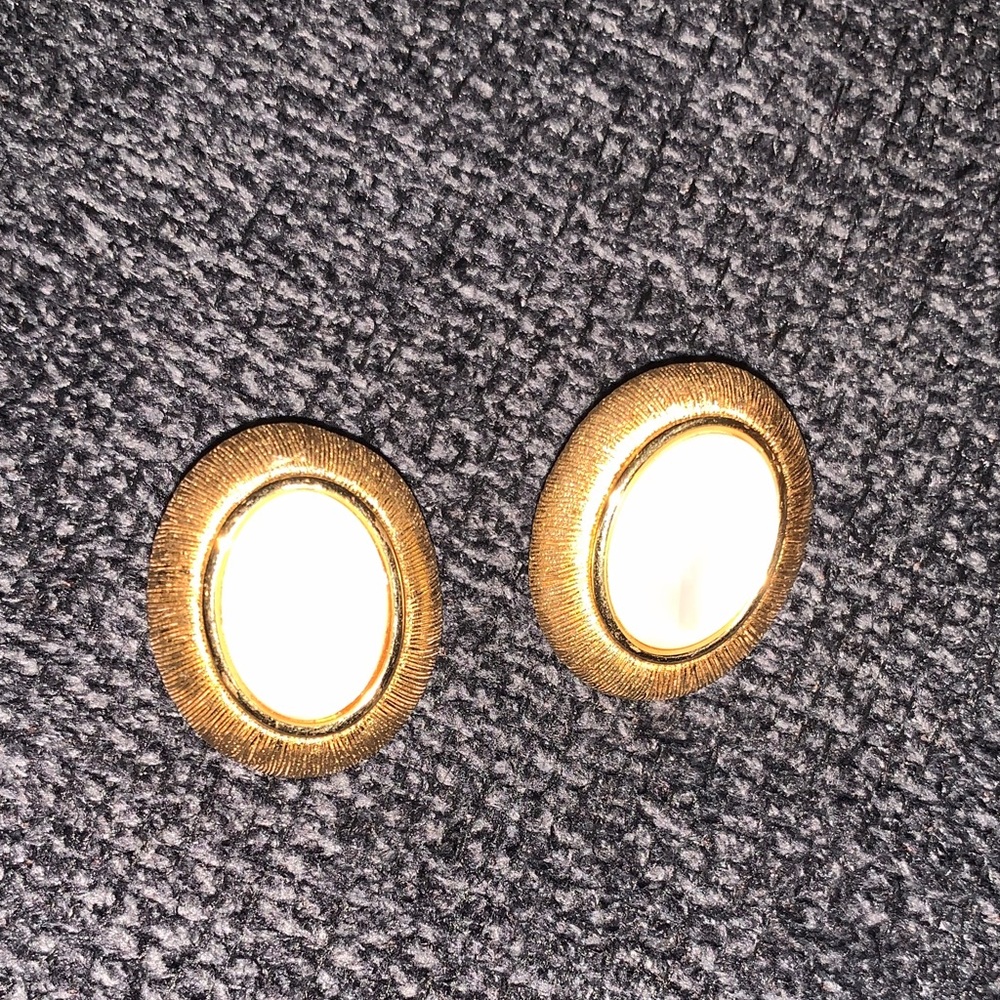 Elegant Gold Tone and White Oval Earrings